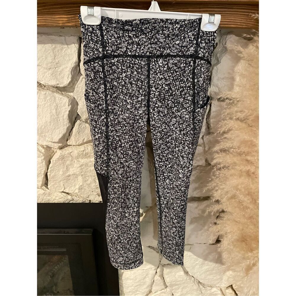 Lululemon Womens Black White Speckled Print Mesh Detail Cropped Leggings Size 4